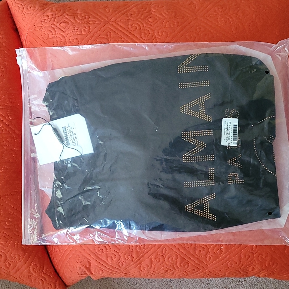 NWT. Balmains woman Tshirt Medium